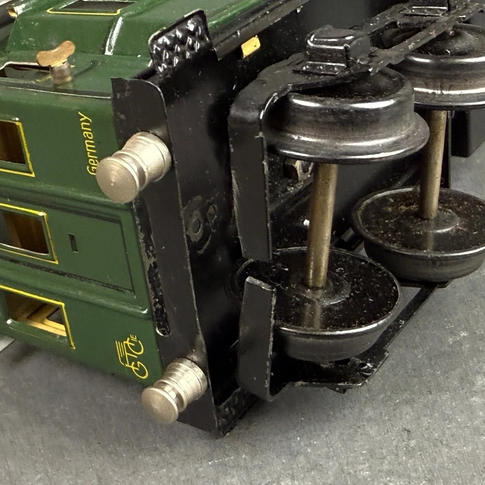 Marklin O-gauge #17510 Tinplate Passenger Car Green, vintage